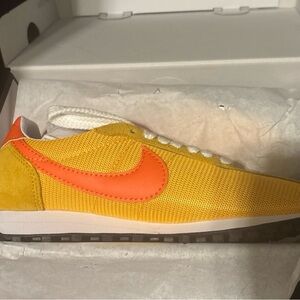 Nike Men's Vibrant Yellow and Orange Sneakers
